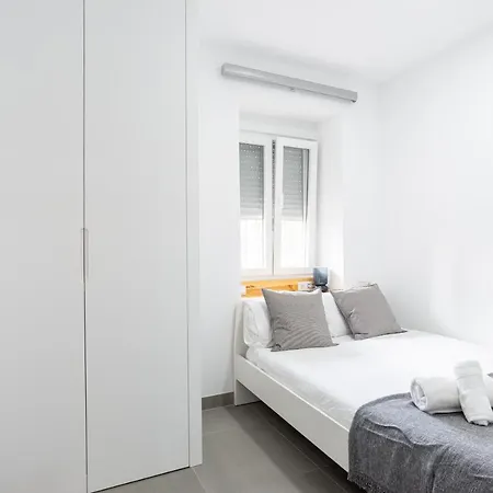 Apartment Alferez Iii By Ele Malaga
